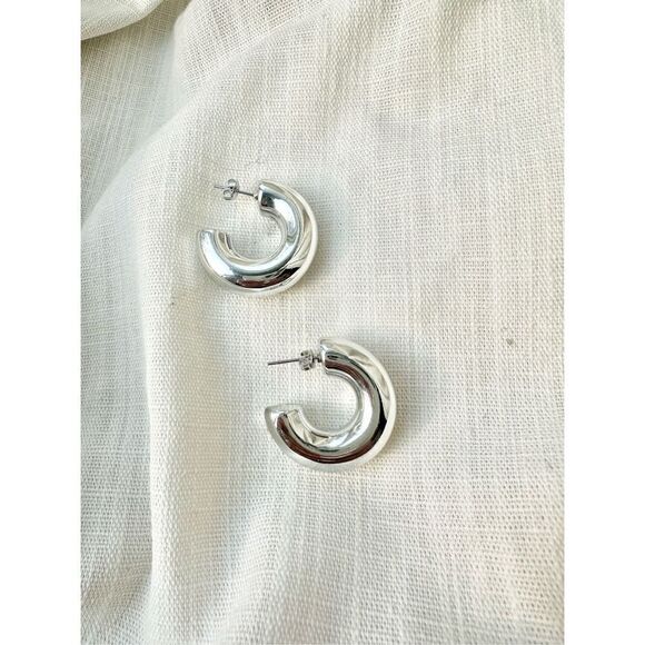 Ribbed silver modern sleek hoops - Picture 1 of 3